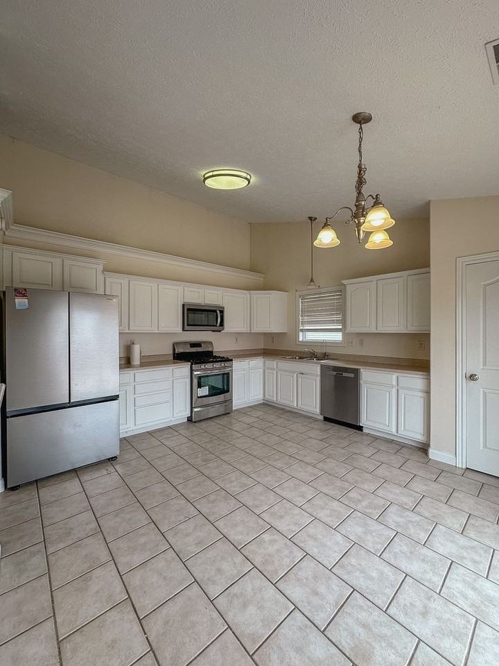 1414 Crusade Dr - Photo 5 of 18
