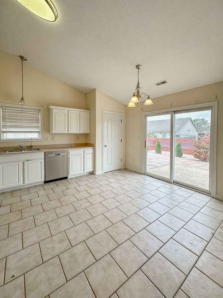1414 Crusade Dr - Photo 6 of 18