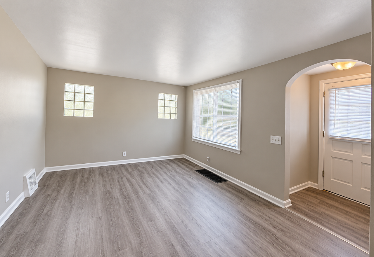 2813 Baldwin Ave Ne - Photo 2 of 8