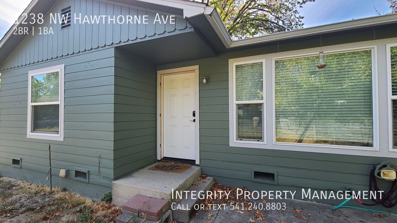 1238 Nw Hawthorne Ave - Photo 3 of 16