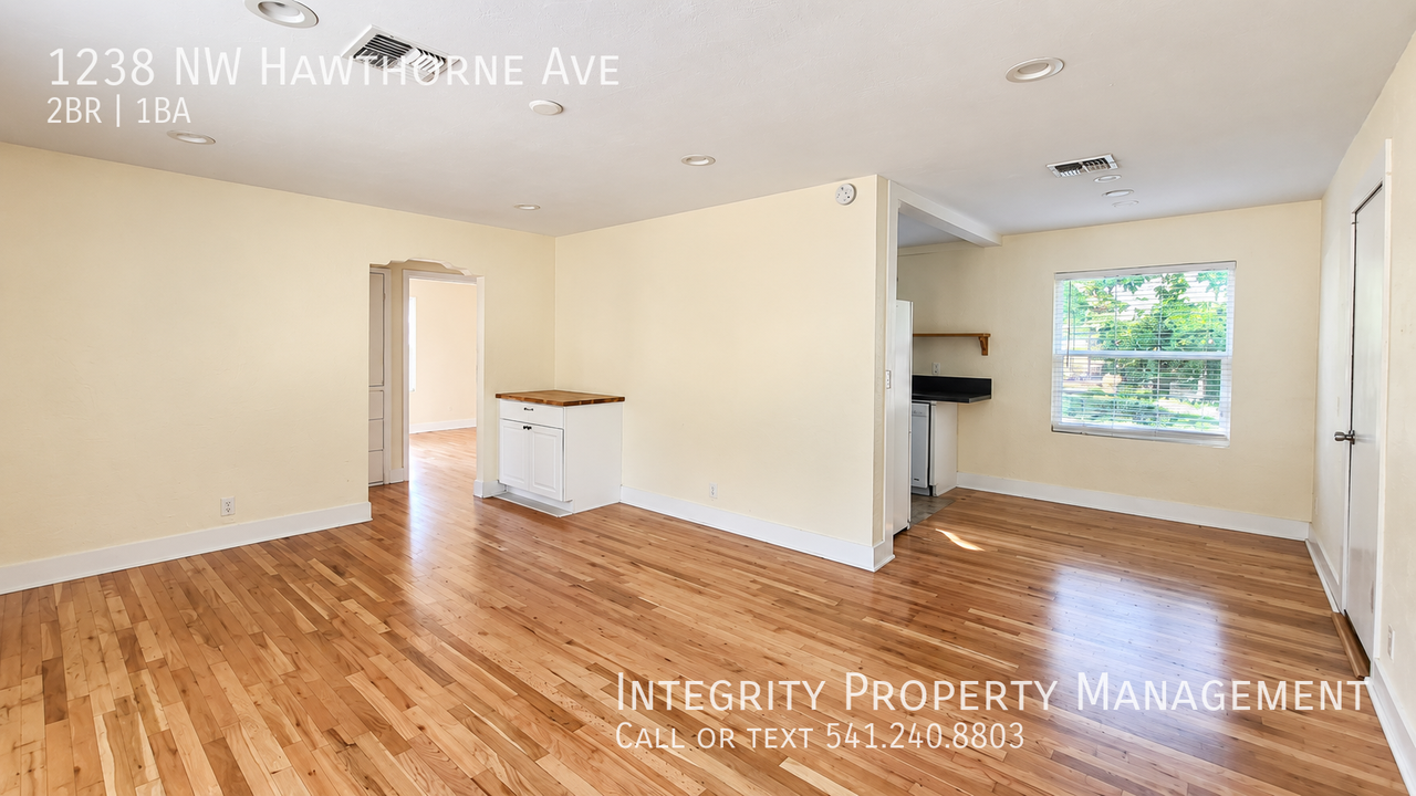 1238 Nw Hawthorne Ave - Photo 4 of 16