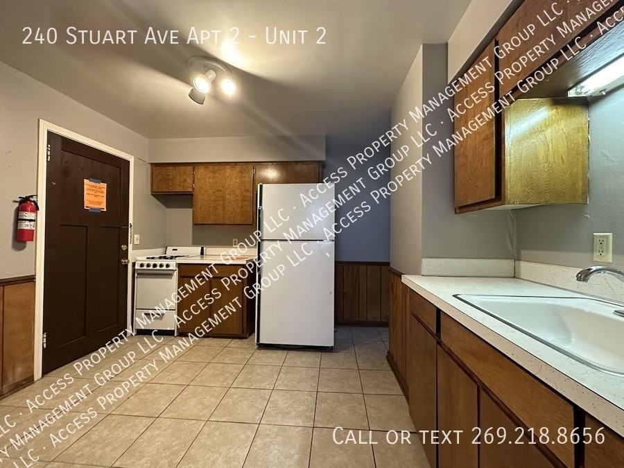 240 Stuart Ave Apt 2 #2 - Photo 3 of 8