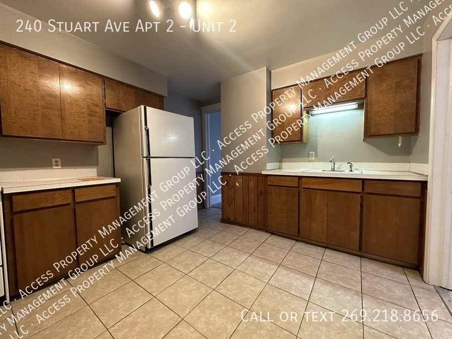 240 Stuart Ave Apt 2 #2 - Photo 4 of 8