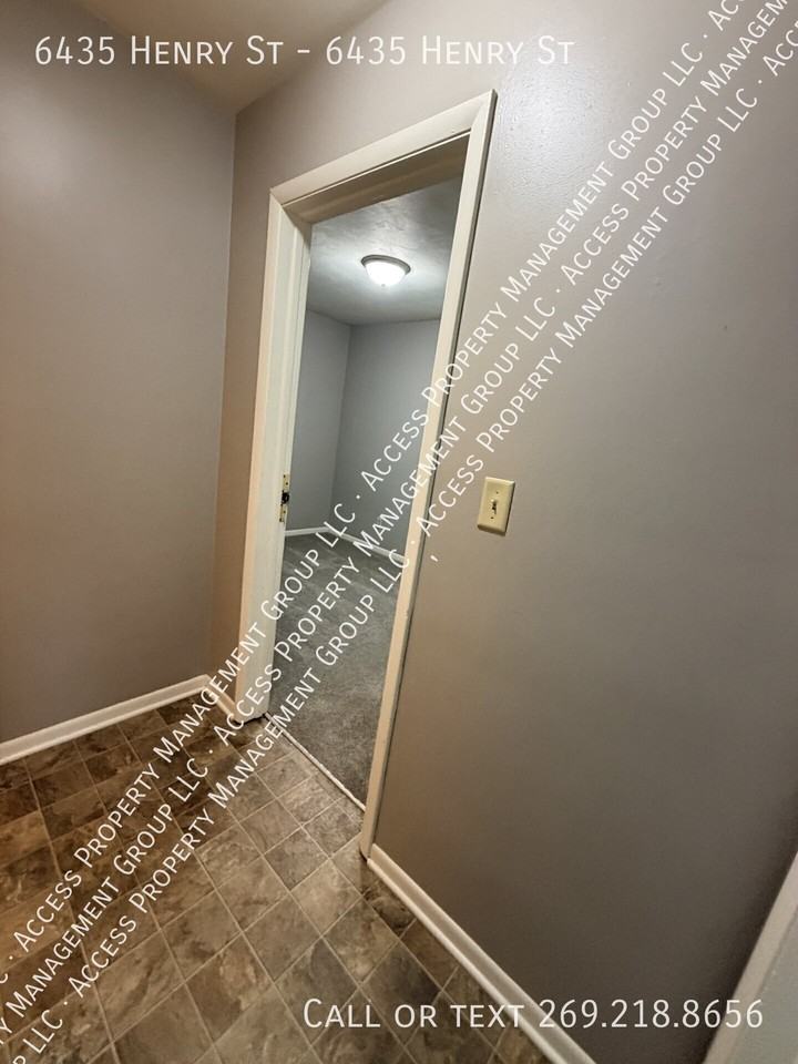 6435 Henry St - Photo 5 of 20
