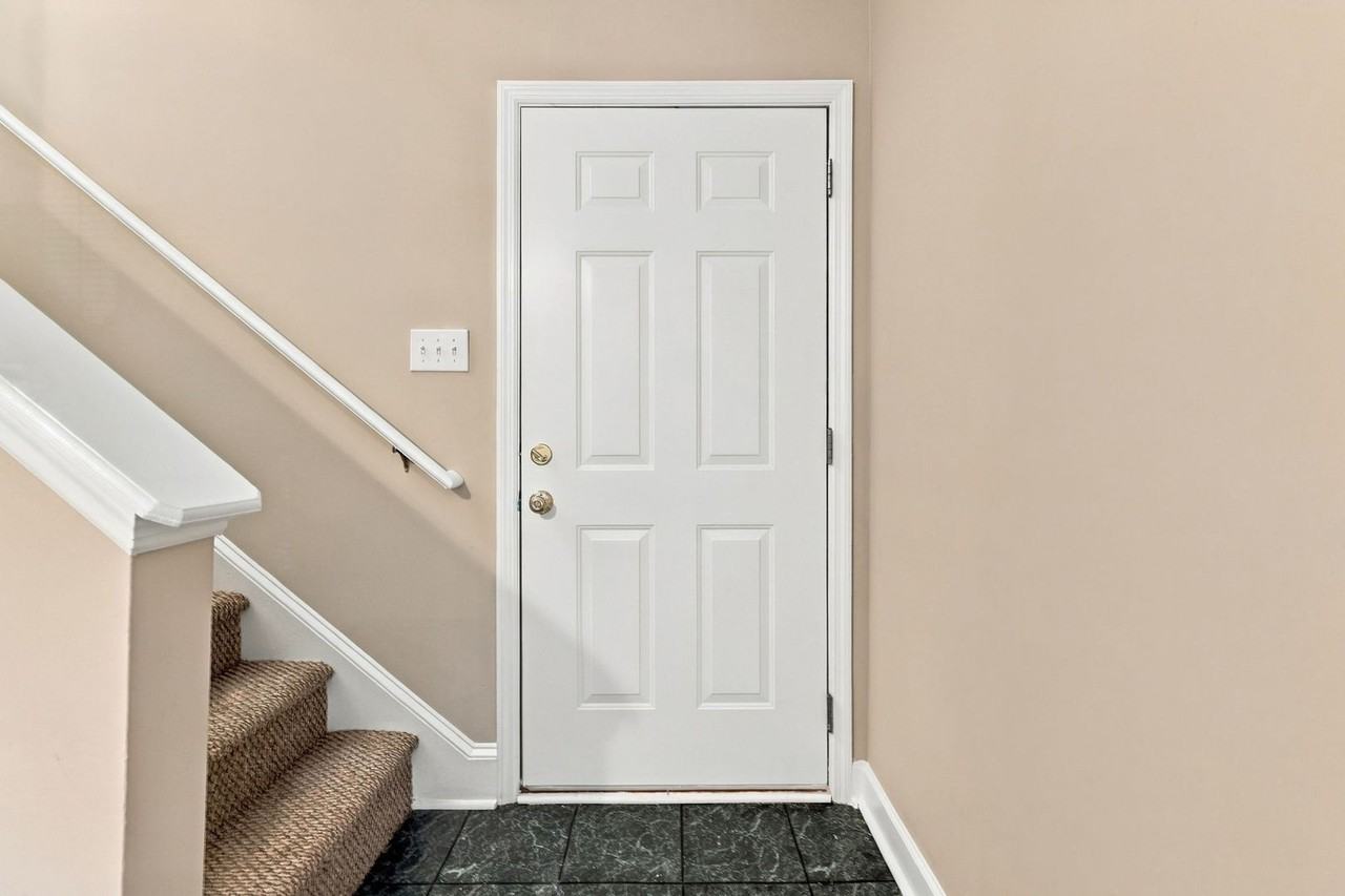 112 Laura Ln #B - Photo 2 of 30