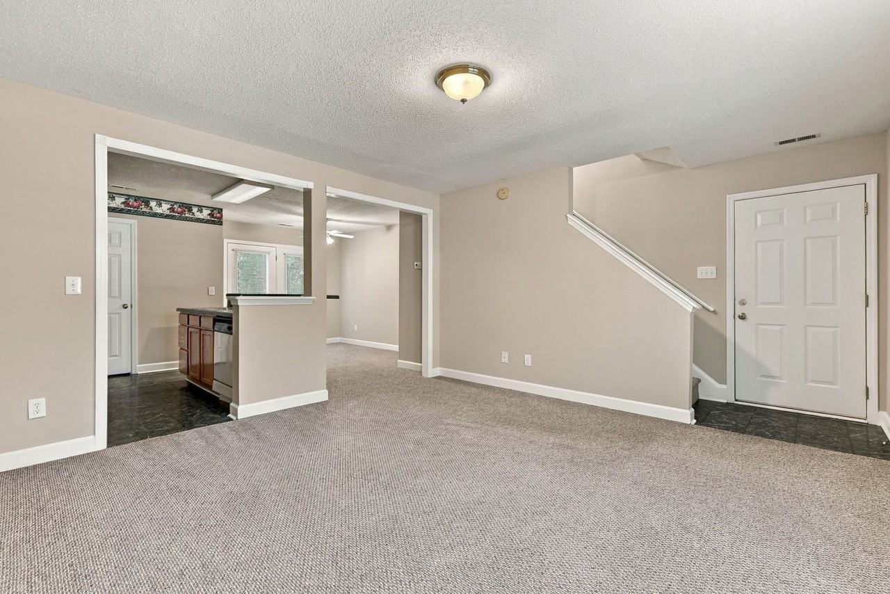 112 Laura Ln #B - Photo 4 of 30