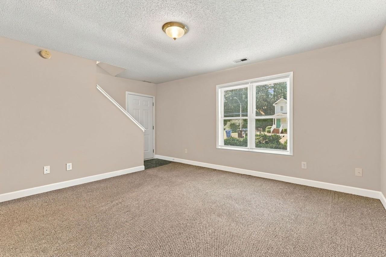 112 Laura Ln #B - Photo 5 of 30