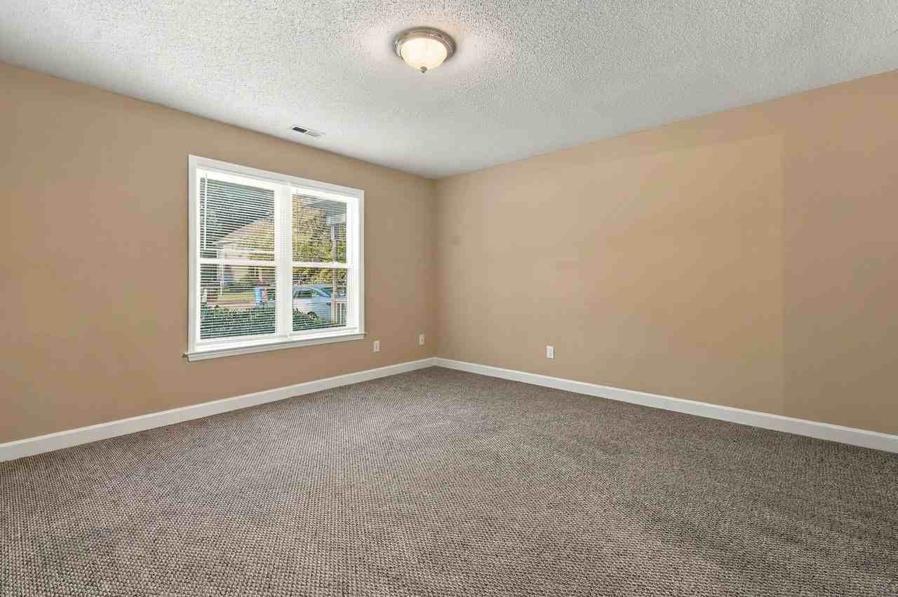 112 Laura Ln #B - Photo 6 of 30