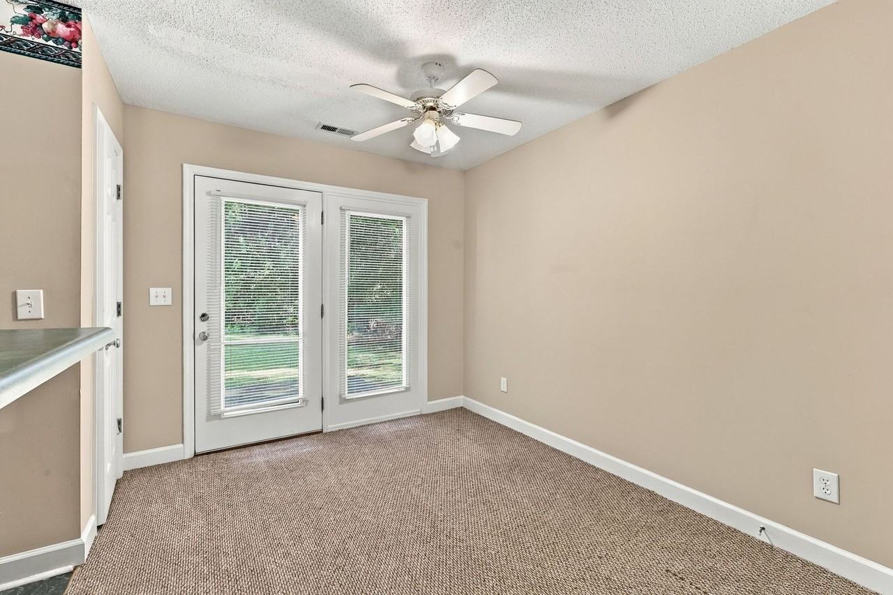 112 Laura Ln #B - Photo 7 of 30