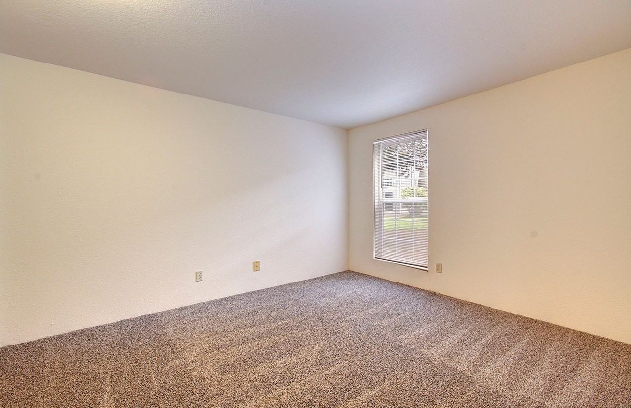 1825 Kingsley Rd #32 - Photo 7 of 15