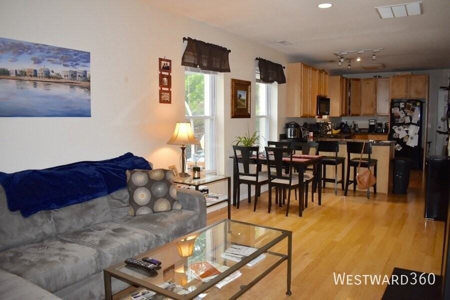 1756 W Crystal St #2F - Photo 3 of 12