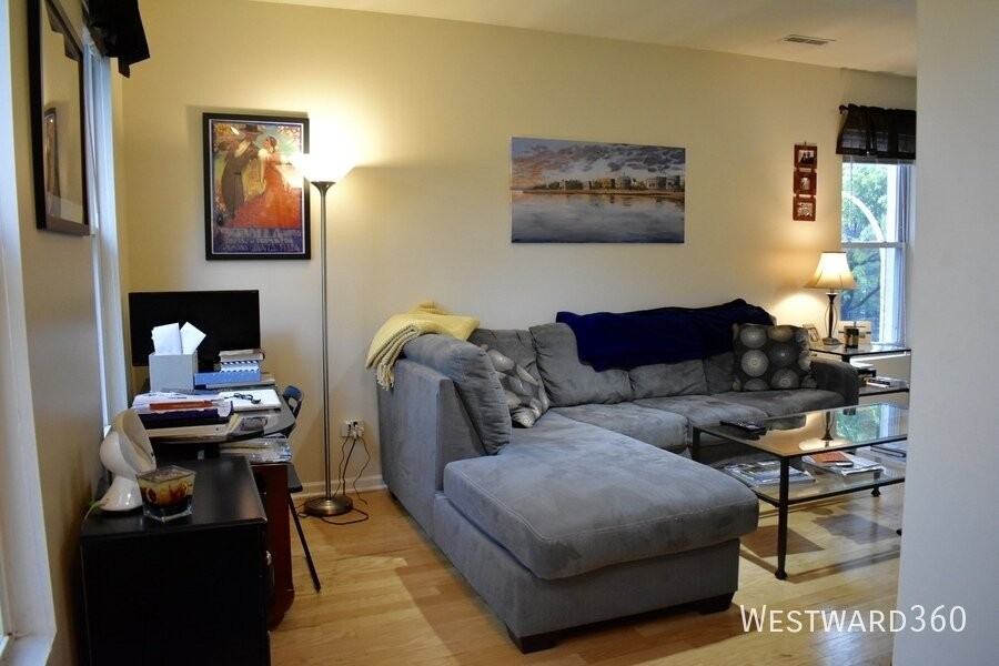 1756 W Crystal St #2F - Photo 5 of 12