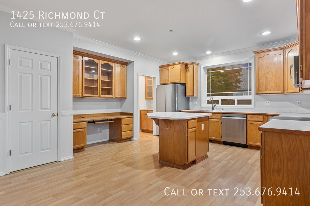 1425 Richmond Ct - Photo 2 of 29