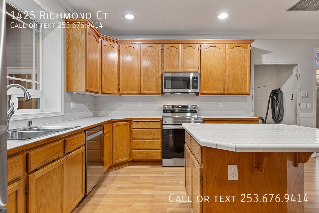 1425 Richmond Ct - Photo 4 of 29