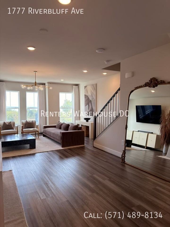 1777 Riverbluff Ave - Photo 3 of 19