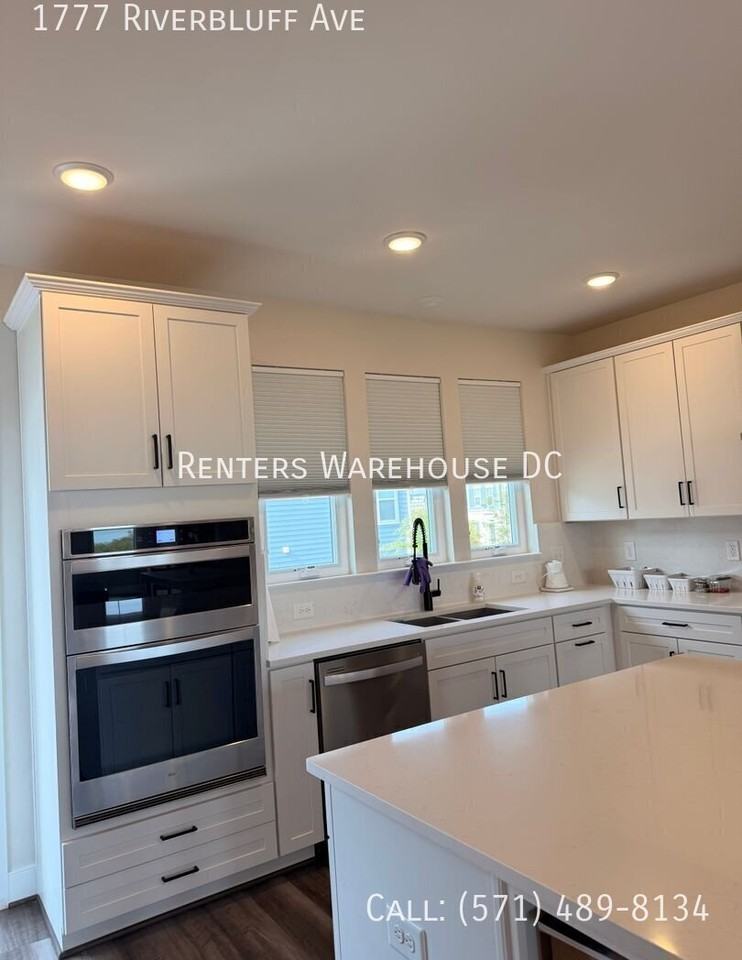 1777 Riverbluff Ave - Photo 4 of 19