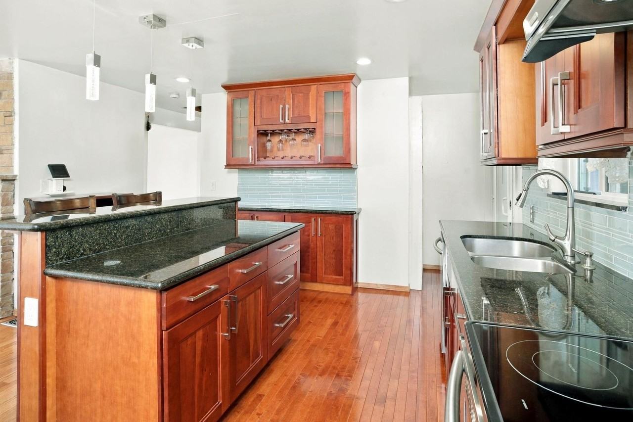 2240 W Halladay St - Photo 5 of 19