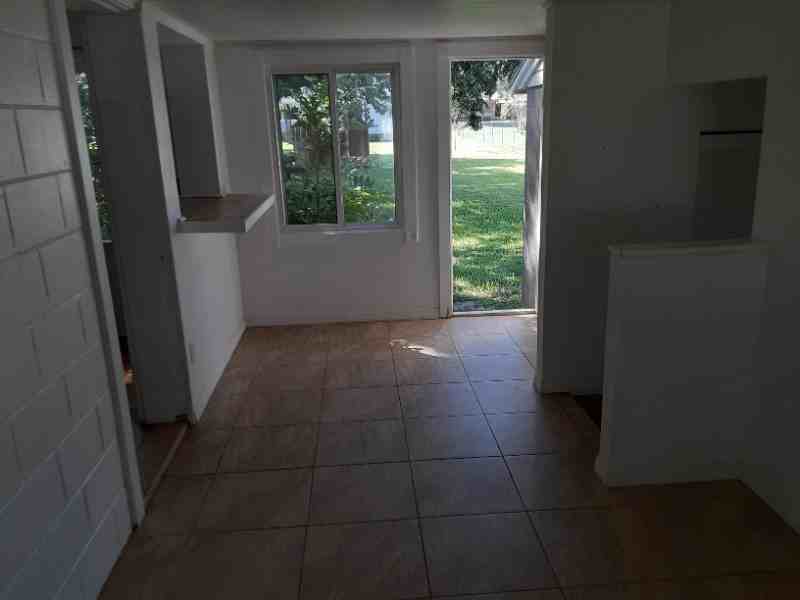 322 W Newell St - Photo 2 of 32