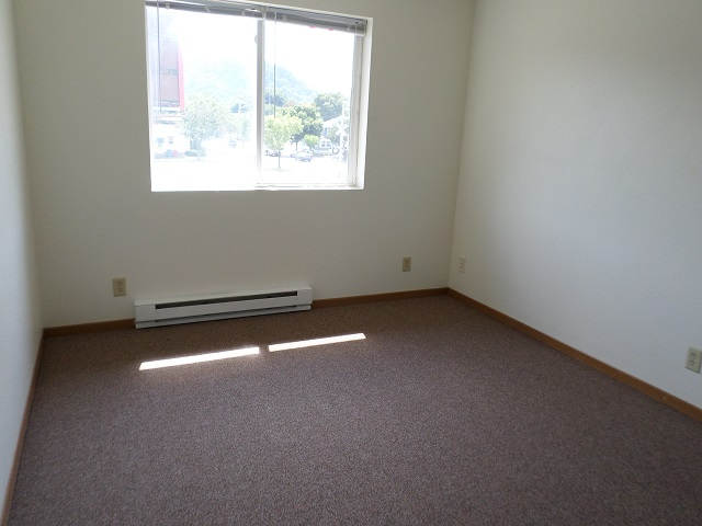560 Main St #3 - Photo 5 of 24