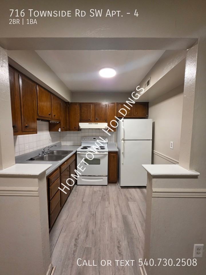716 Townside Rd Sw #4 - Photo 3 of 20