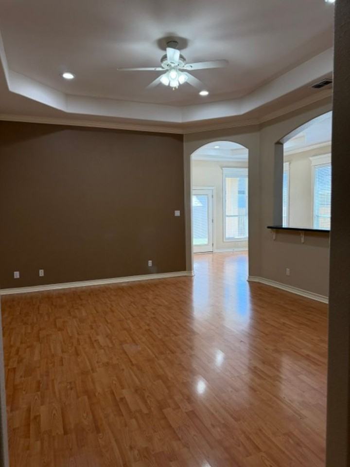 614 S Excalibur St - Photo 2 of 21