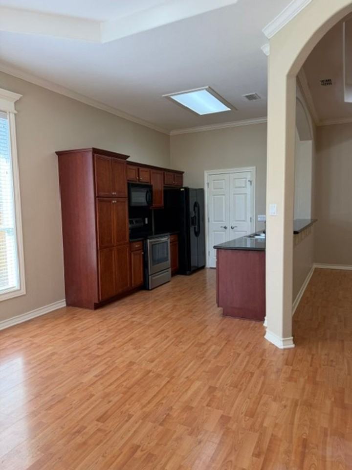 614 S Excalibur St - Photo 7 of 21