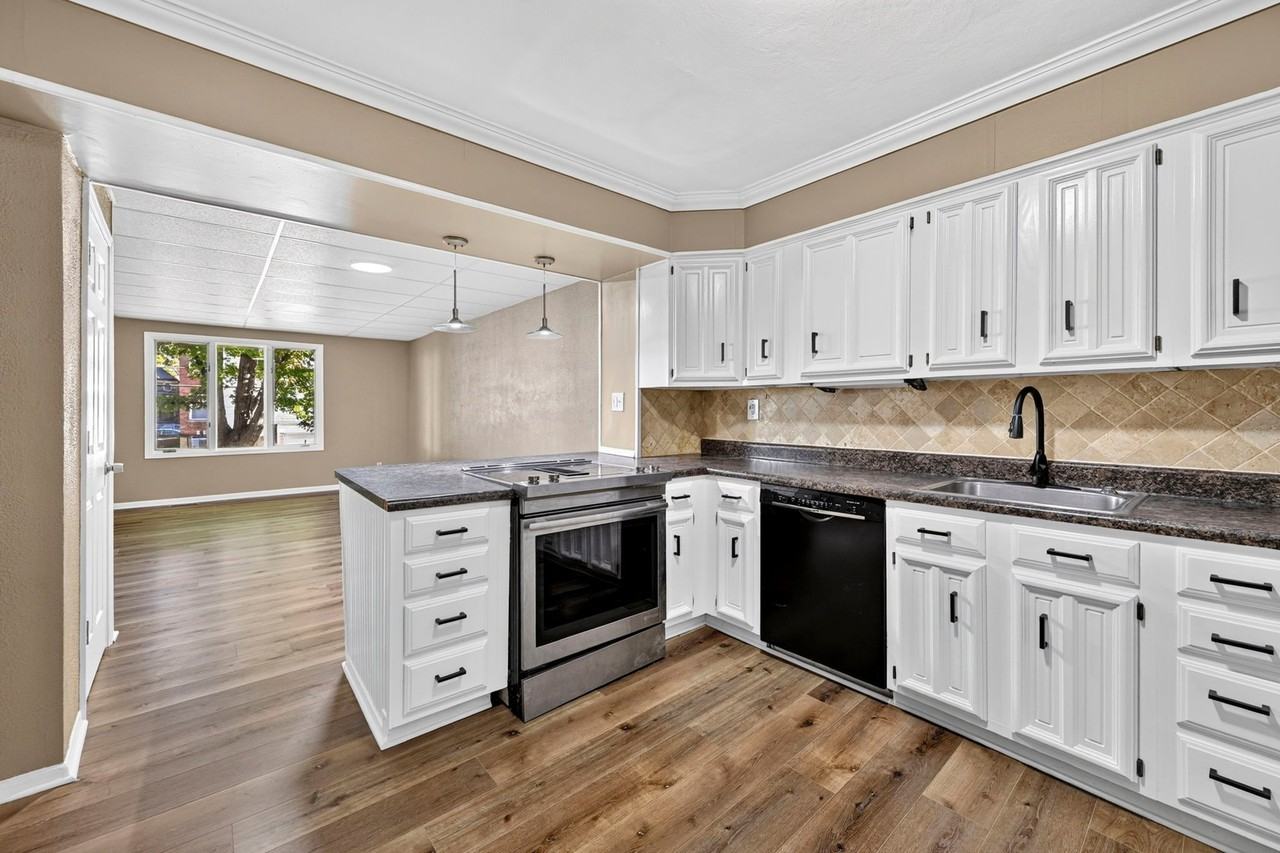 6353 Lansdowne Ave - Photo 3 of 36