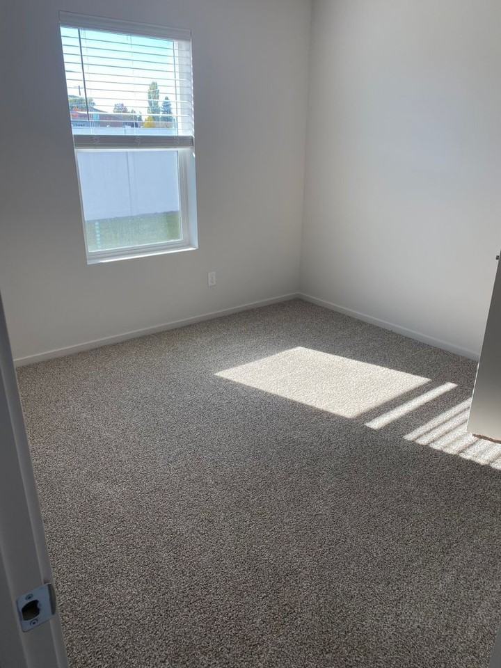 112 S Pippin Ave - Photo 3 of 8