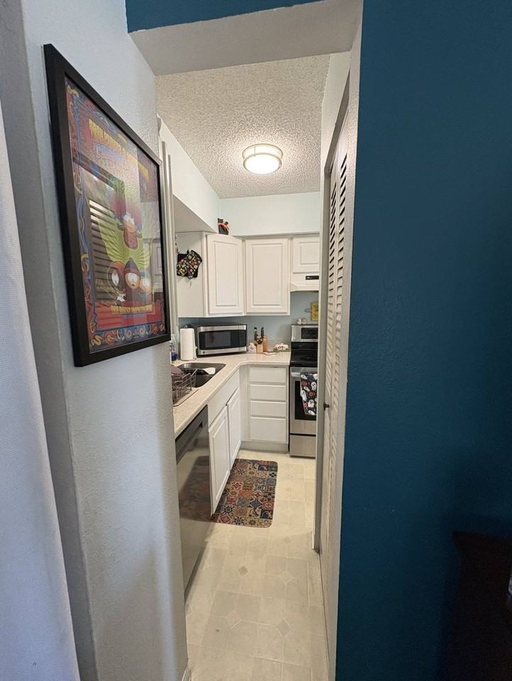 1705 Heatheridge Rd #G203 - Photo 4 of 8