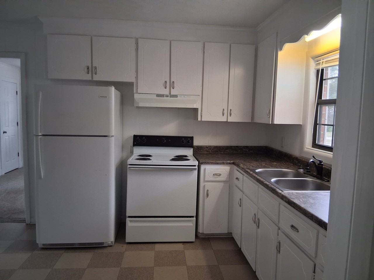 165 Karen Ct - Photo 2 of 12