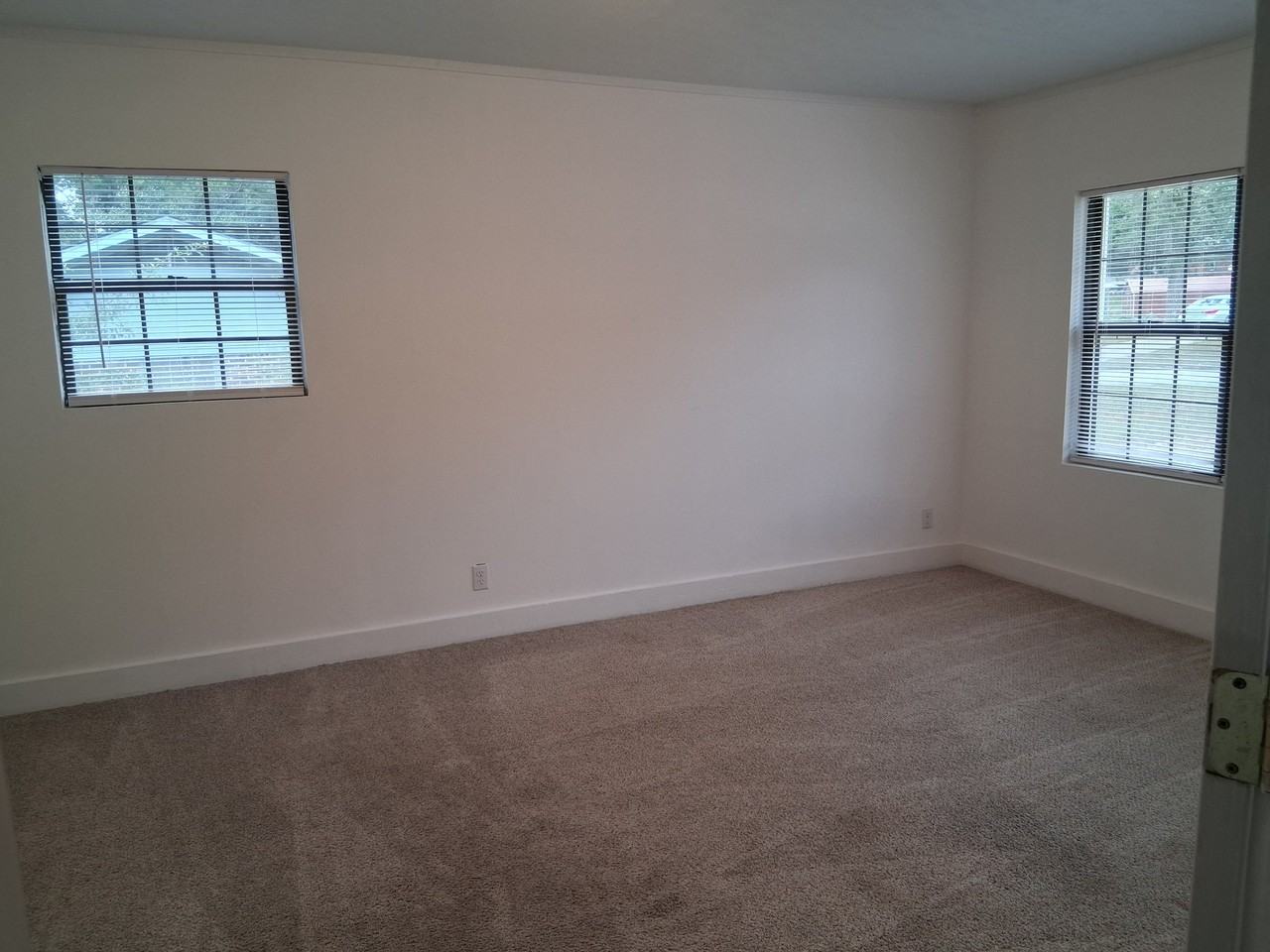 165 Karen Ct - Photo 3 of 12