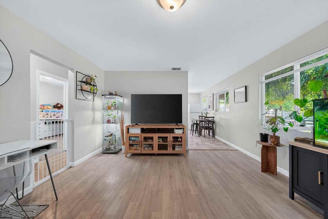 704 State St - Photo 2 of 29