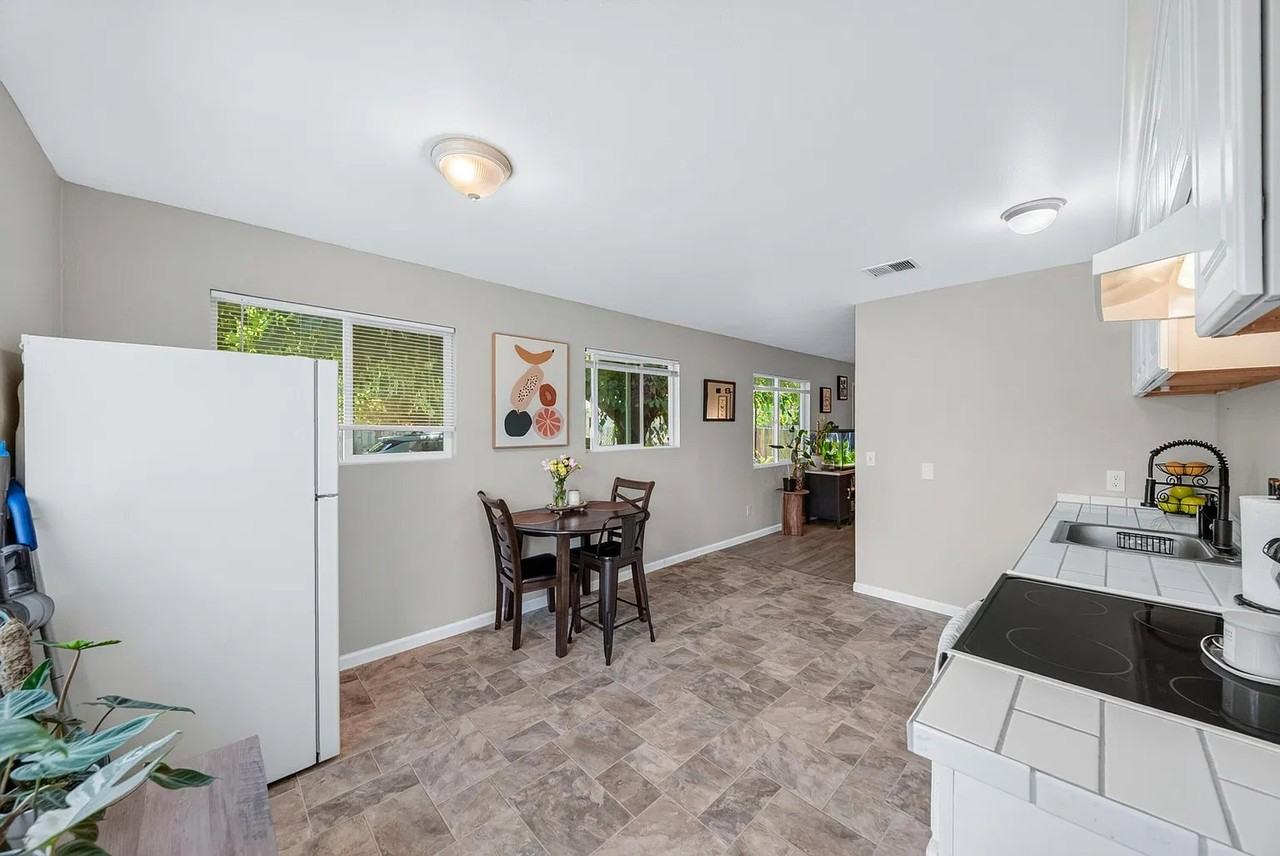 704 State St - Photo 5 of 29