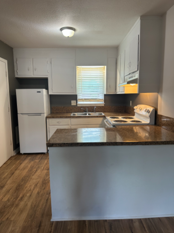 1923 Norwood St Sw #305 - Photo 4 of 35