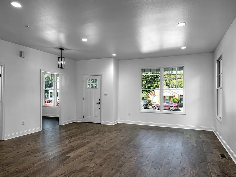 2311 Louisiana St - Photo 3 of 9