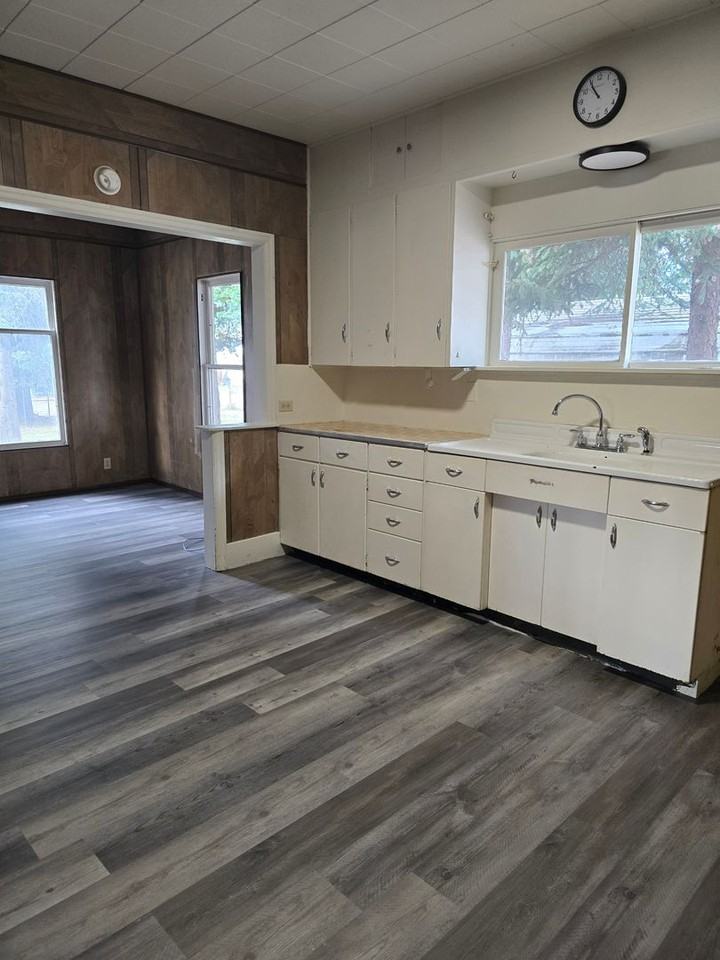 204 E Riverside Ave - Photo 2 of 5