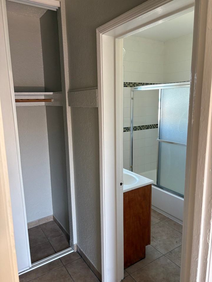 2555 Foothill Blvd #304 - Photo 6 of 7
