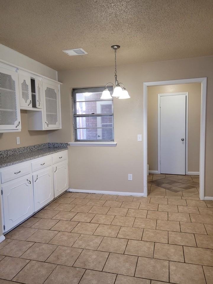 1208 W Peebly Dr - Photo 5 of 14