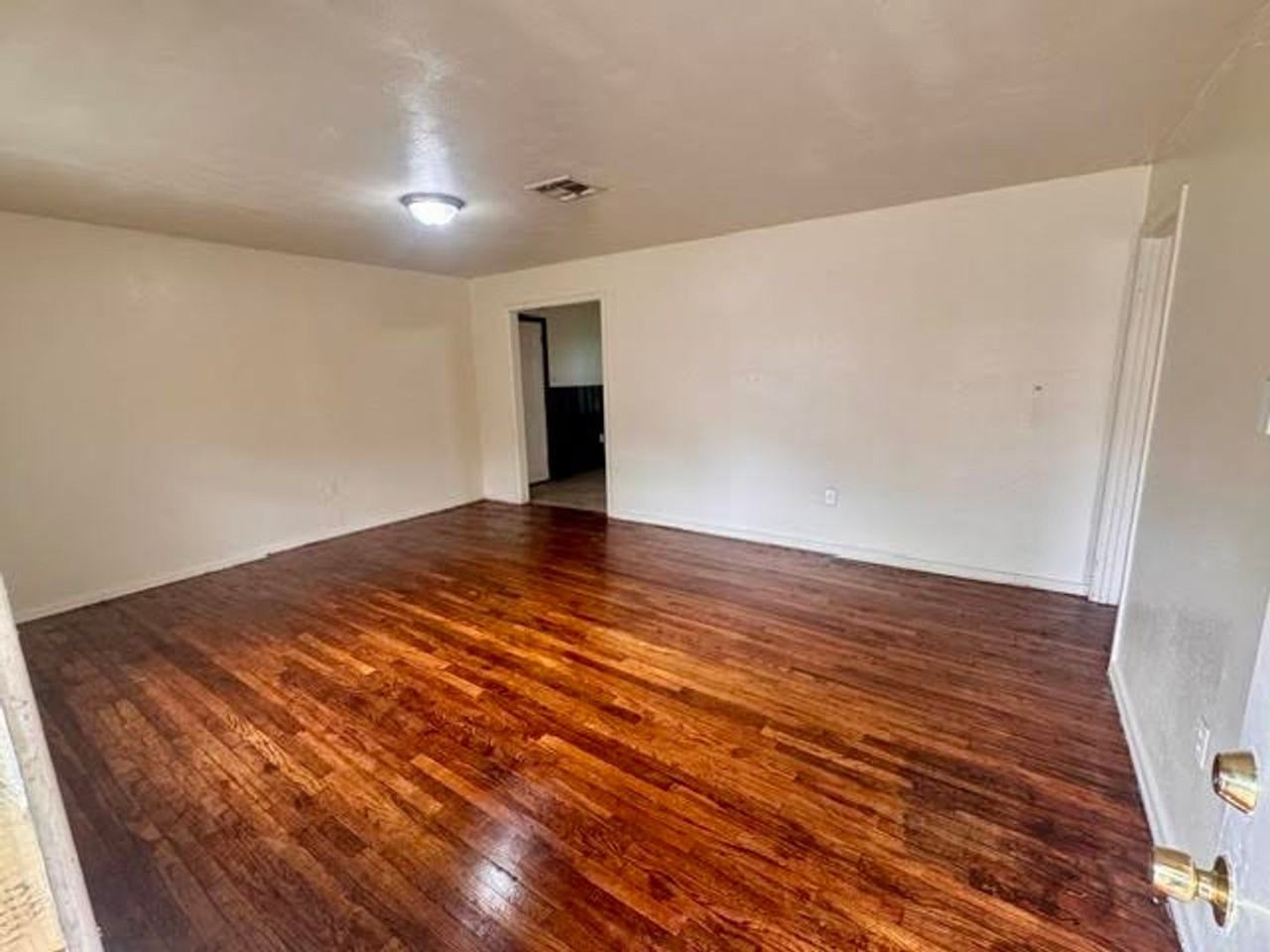 141 Brewster St - Photo 2 of 12