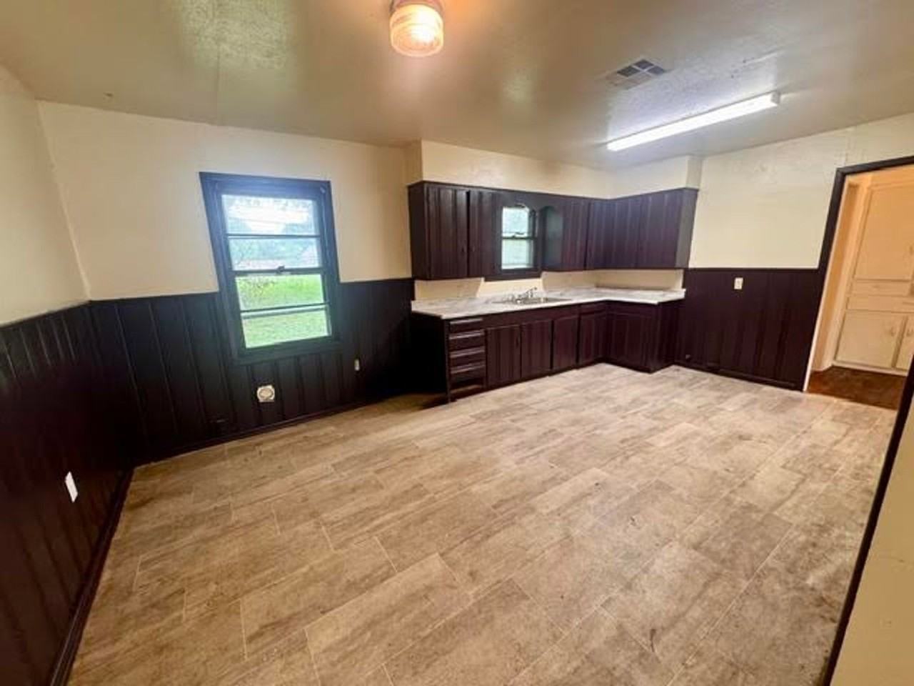 141 Brewster St - Photo 3 of 12