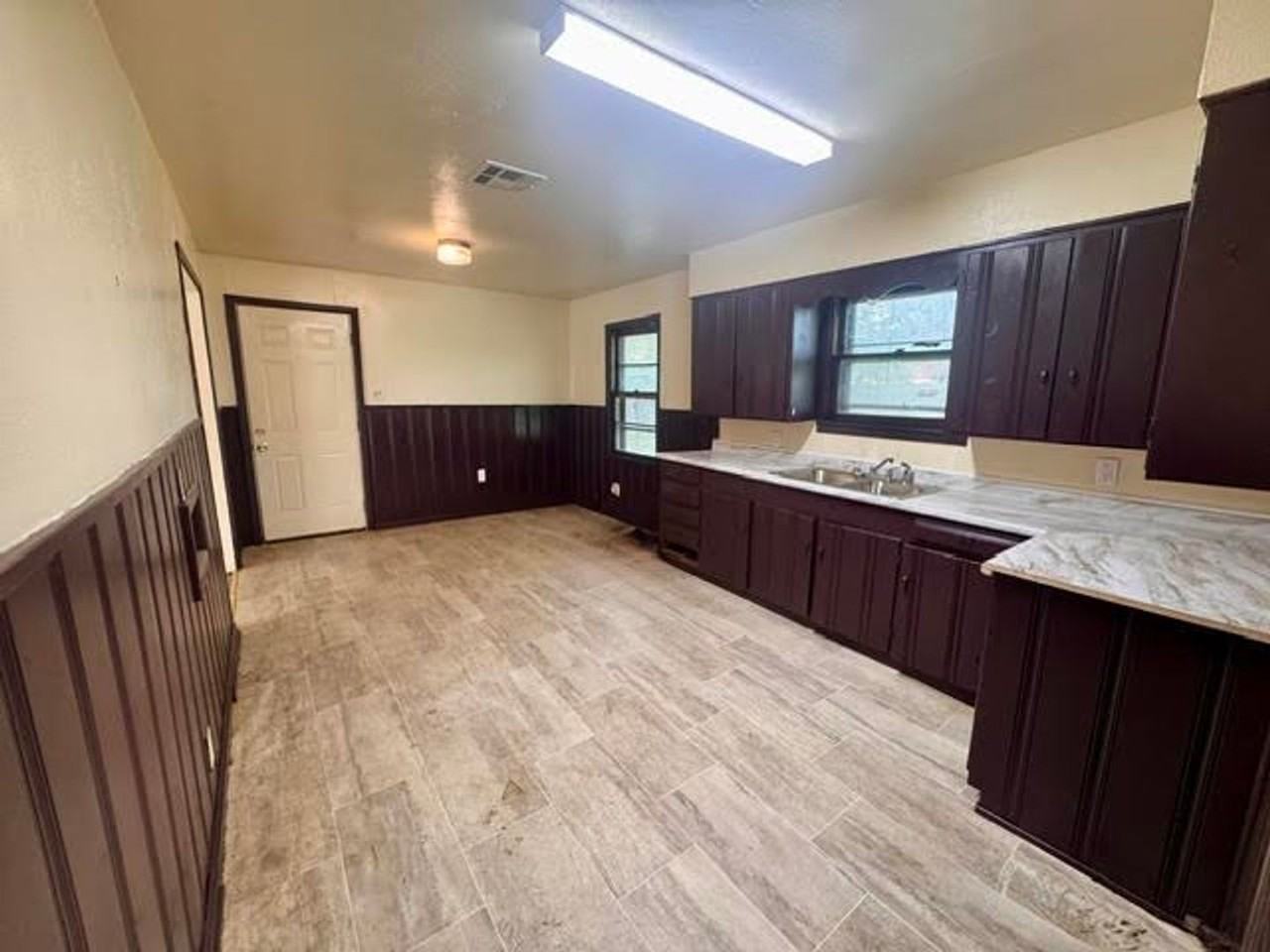 141 Brewster St - Photo 4 of 12