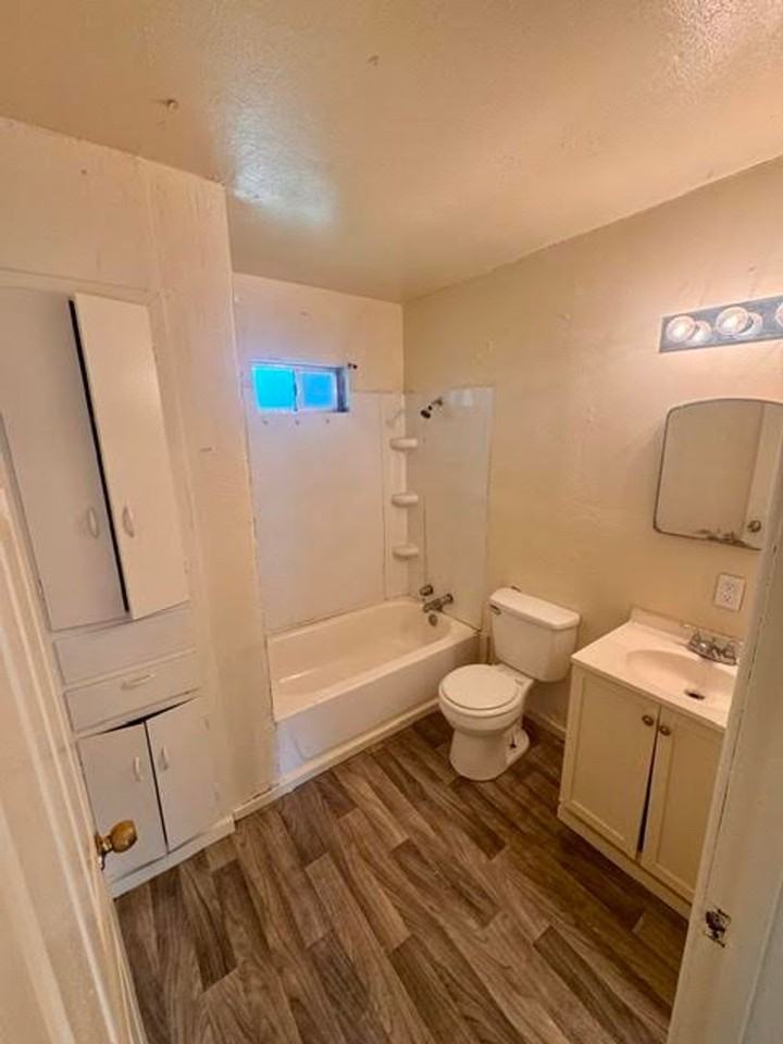 141 Brewster St - Photo 6 of 12