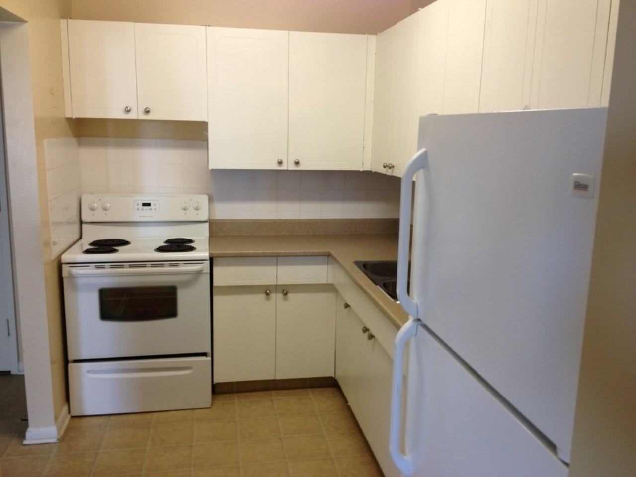 555 River Ave - Photo 3 of 50