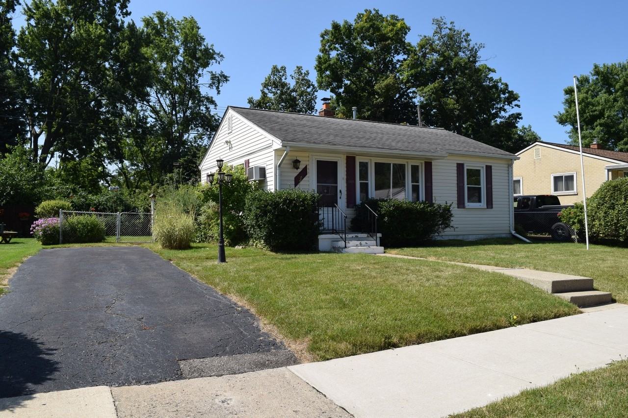 1009 Holbrook Ave - Photo 2 of 14