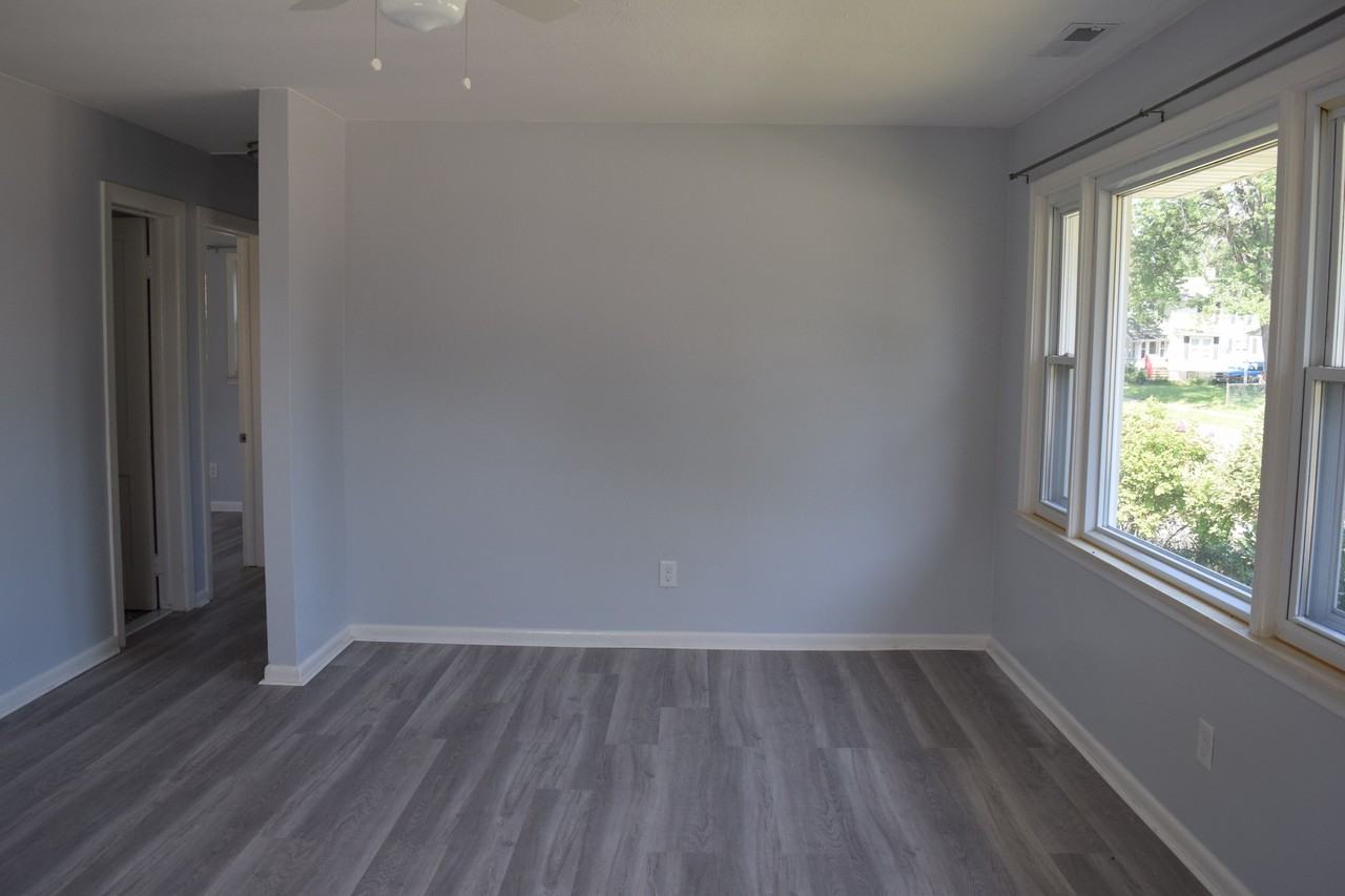 1009 Holbrook Ave - Photo 3 of 14