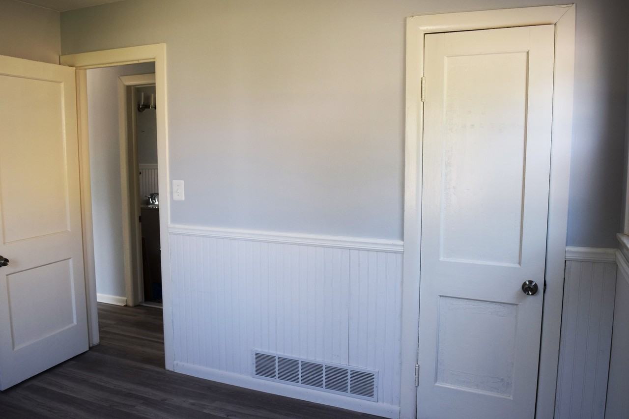 1009 Holbrook Ave - Photo 5 of 14