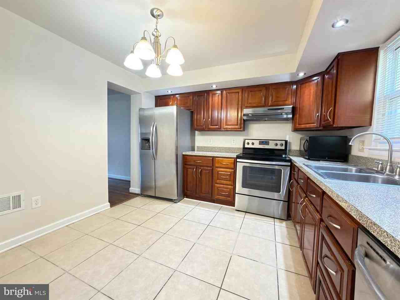 9322 Fitzharding Ln - Photo 3 of 20