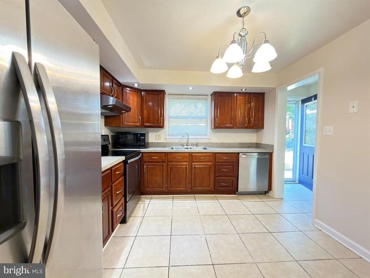 9322 Fitzharding Ln - Photo 4 of 20