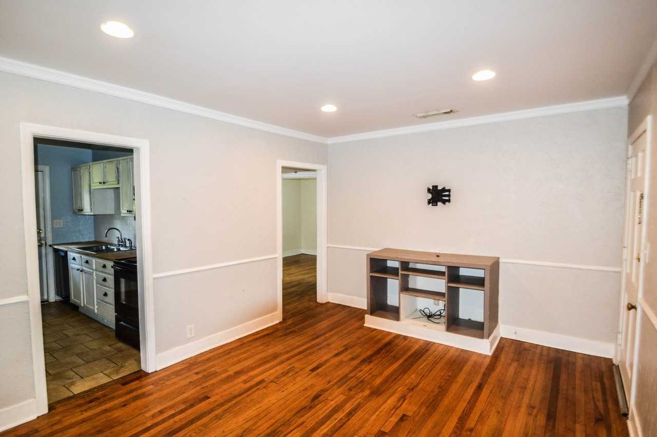 940 E Glenn Ave - Photo 2 of 6