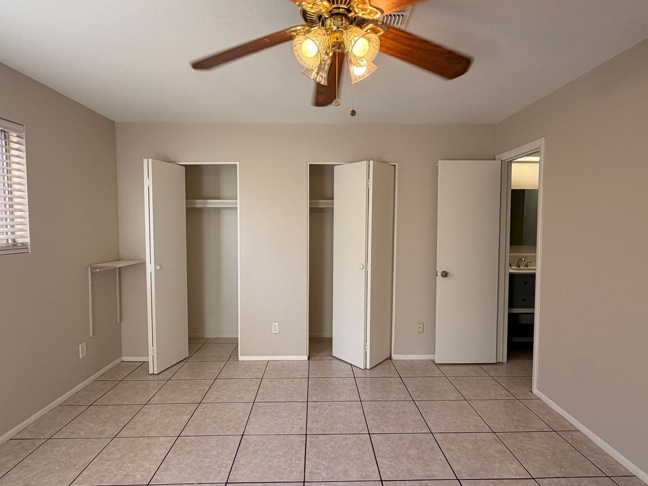11630 N 25th Ave - Photo 4 of 15